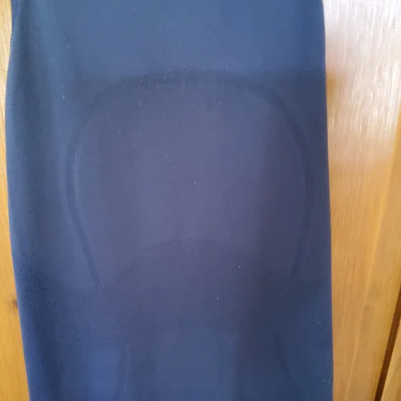 lululemon Swiftly T Back Tank Black Size 6 EUC - Picture 2 of 7